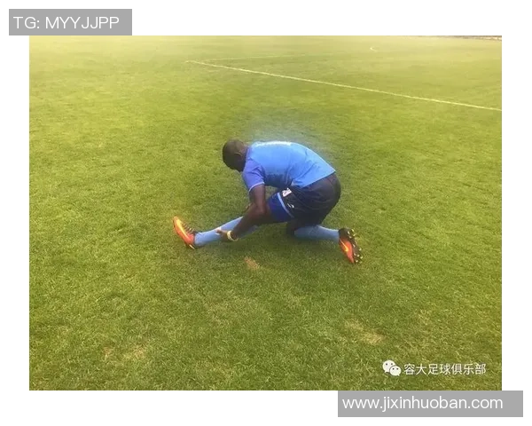 展博化身足球巨星精彩模仿秀引发热议球迷热情高涨