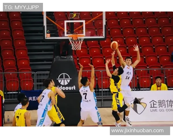 武汉足球队以99分领跑精英赛积分榜展现强大实力 武汉足球队以99分领跑精英赛积分榜展现强大实力